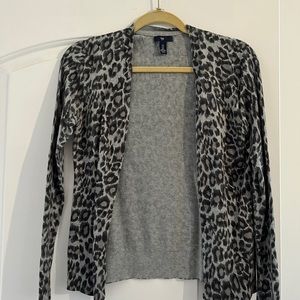 Gap cheetah sweater size small. Black and grey